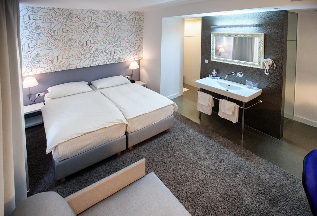 Hotel Jona Podstrana Bilik gambar