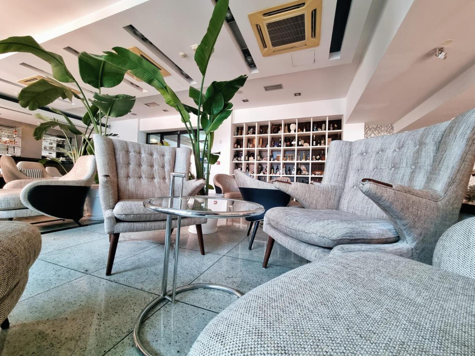 Hotel Jona Podstrana Luaran gambar