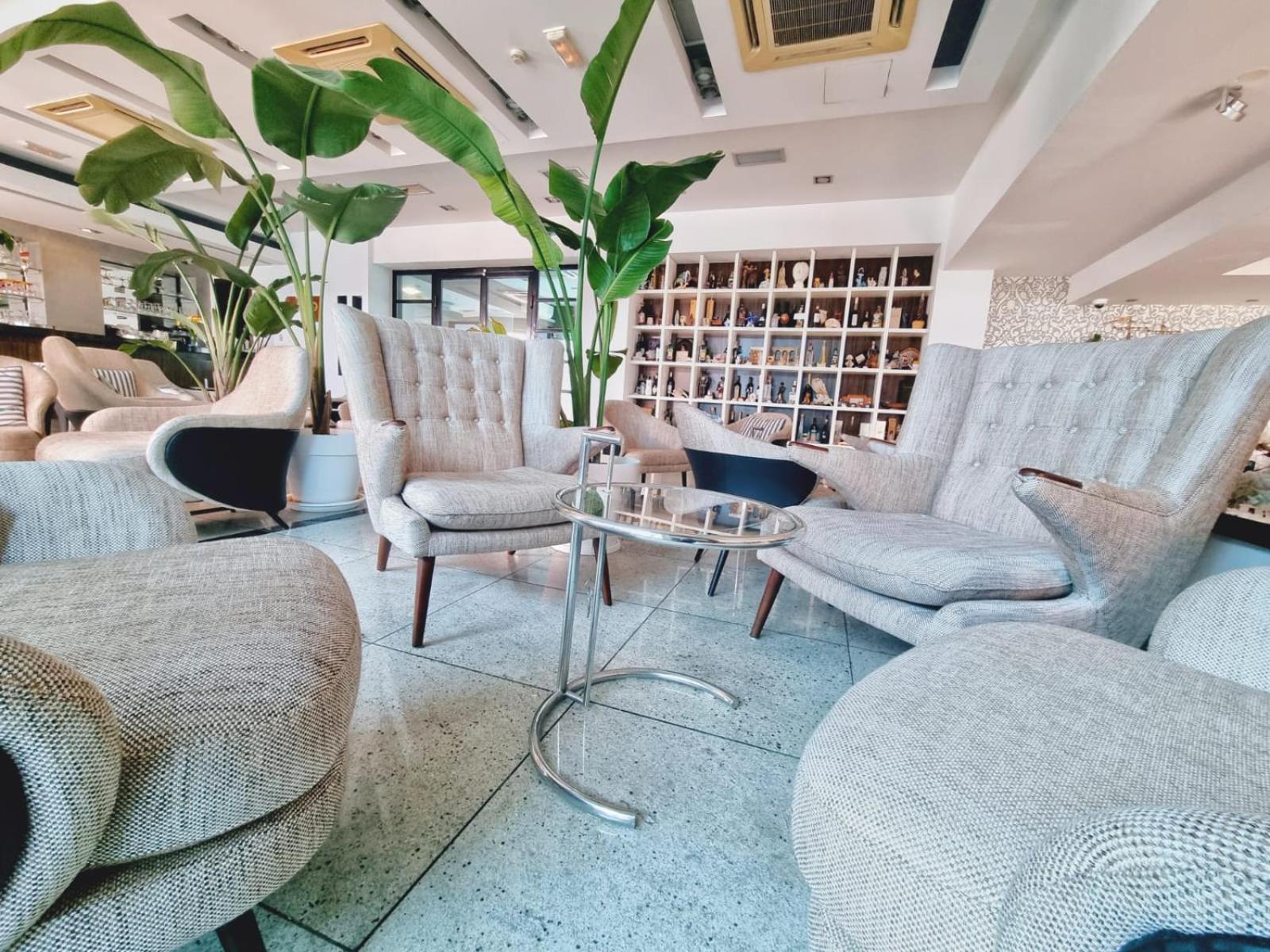 Hotel Jona Podstrana Luaran gambar