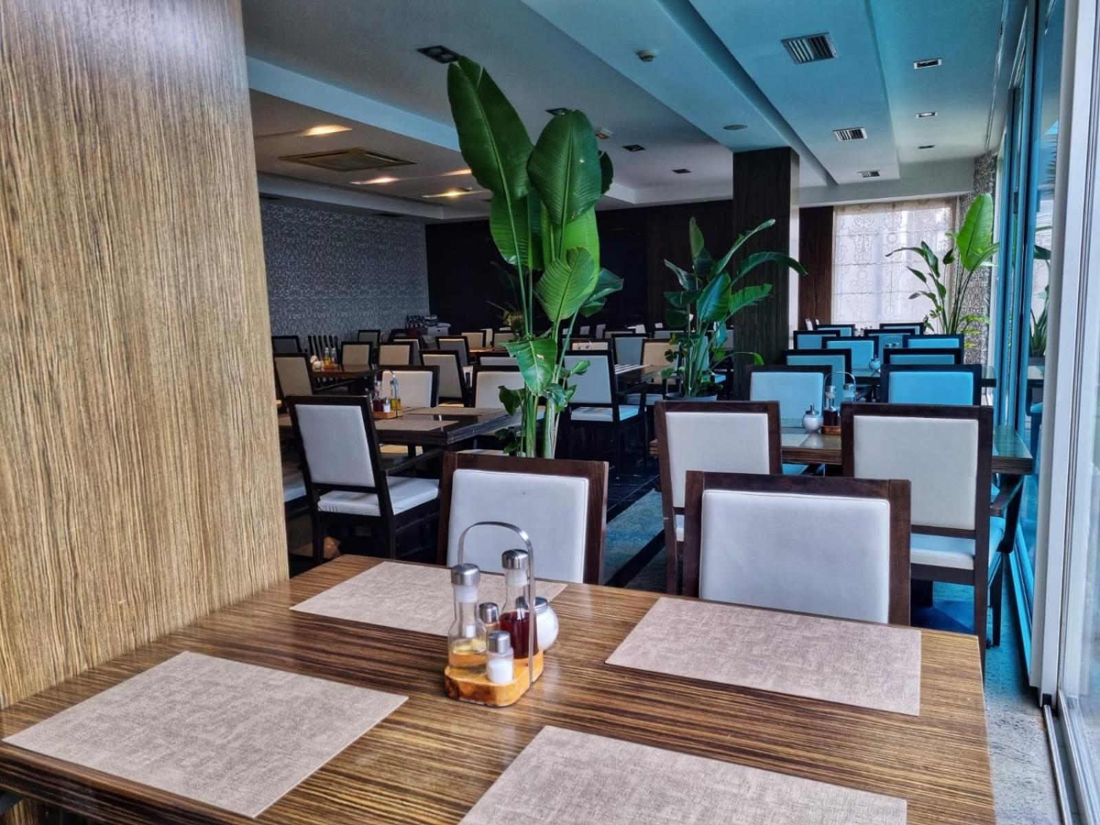 Hotel Jona Podstrana Luaran gambar