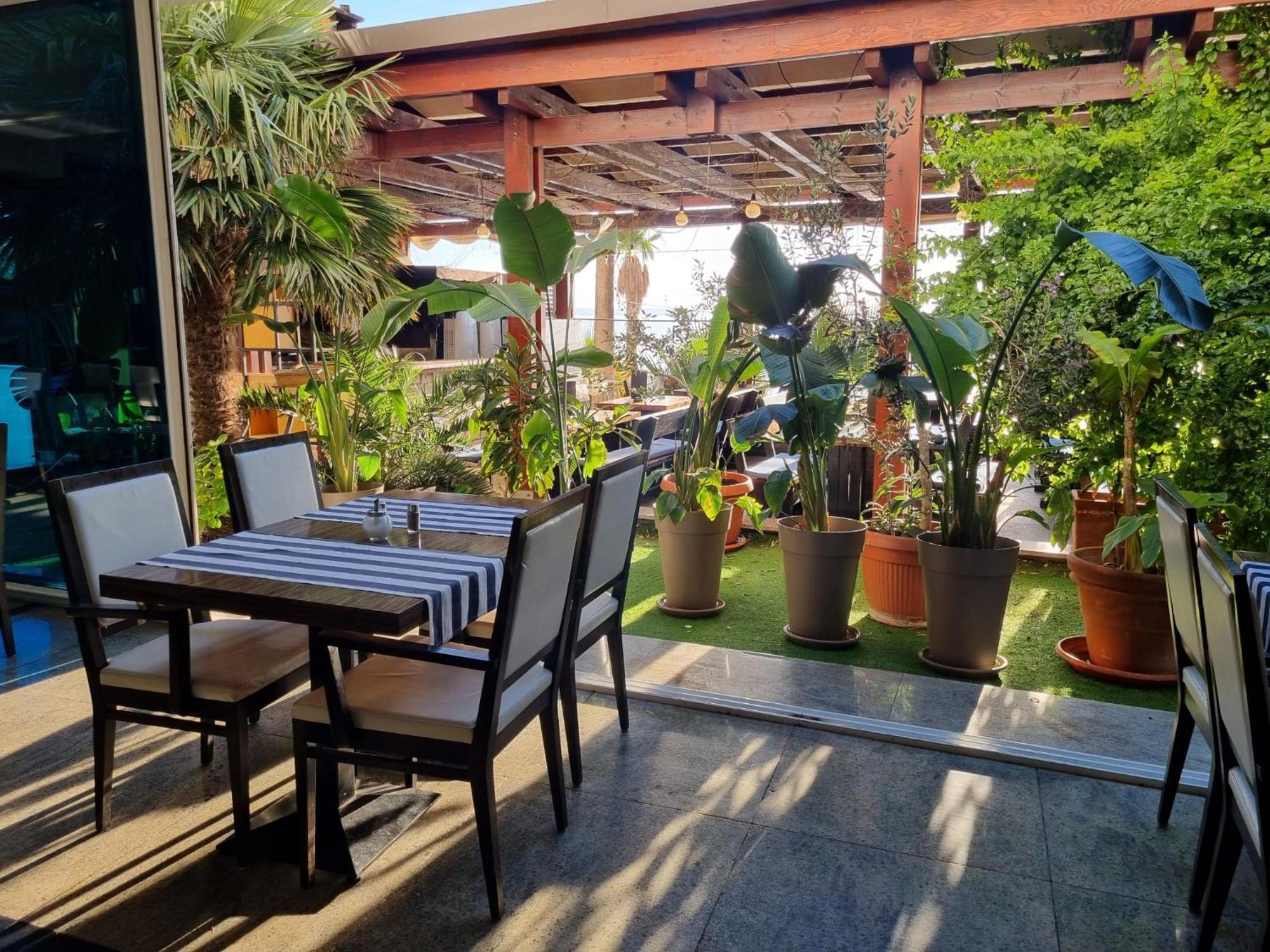 Hotel Jona Podstrana Luaran gambar