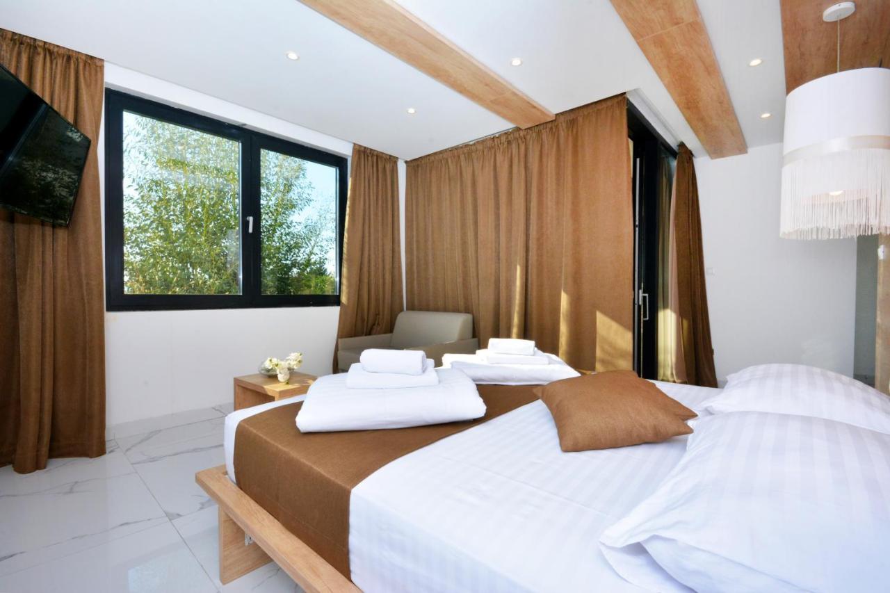 Hotel Jona Podstrana Luaran gambar