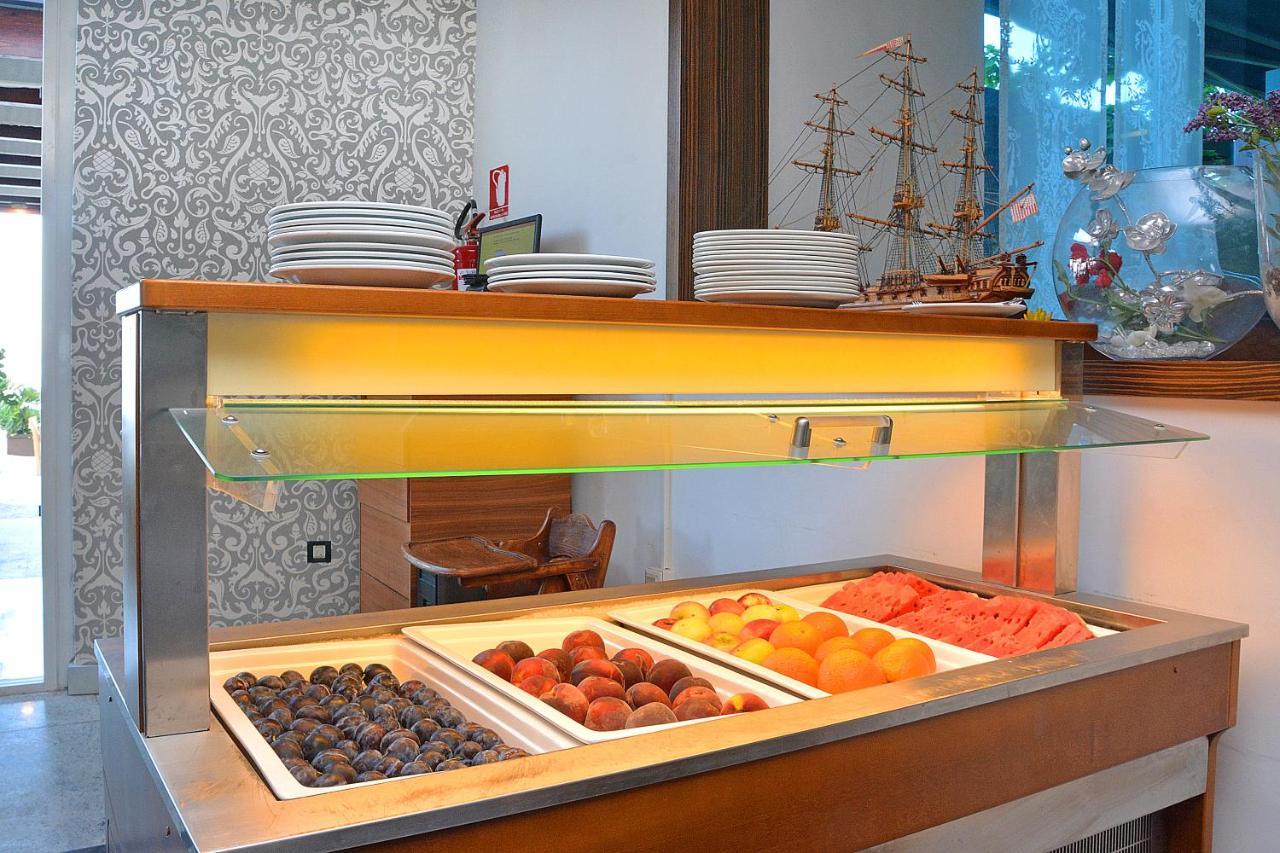 Hotel Jona Podstrana Luaran gambar